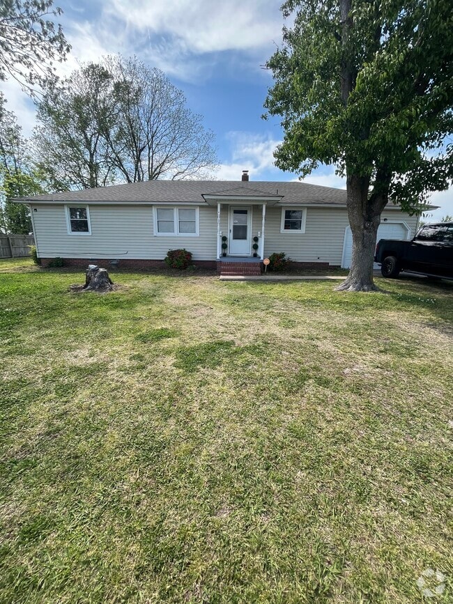 Front yard - 465 Meadstown Rd Rental