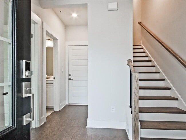 Photo - 1012 Knoxboro Ln