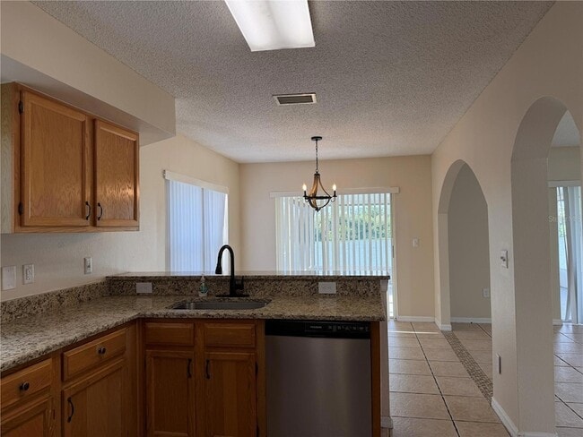 Photo - 758 Burlwood St