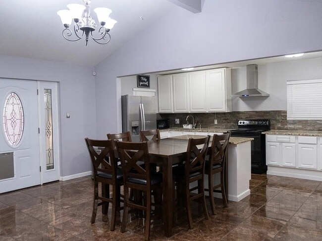 Photo - 1002 Candlewick St