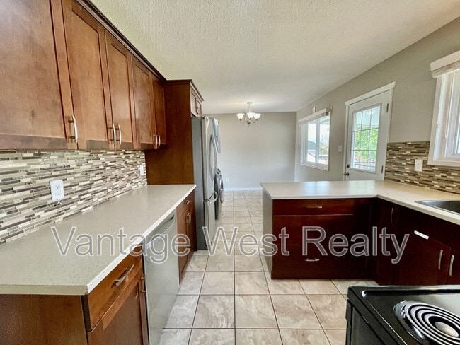 Photo - 315 Prior Rd S