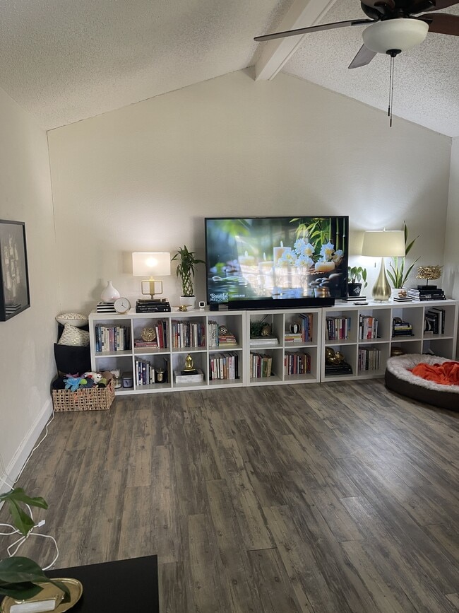 Building Photo - 2516 Oak Hill Dr