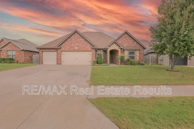 Building Photo - 2202 SW Tupelo Ave