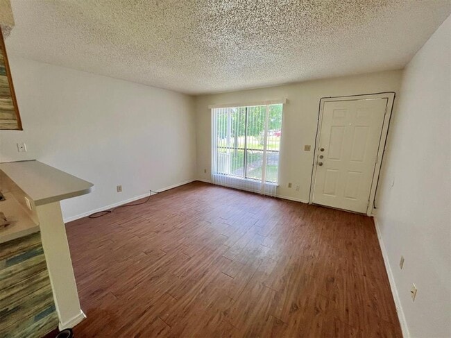 122 Hillside Dr