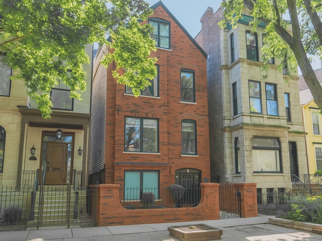 Building Photo - 1121 W Drummond Pl Rental