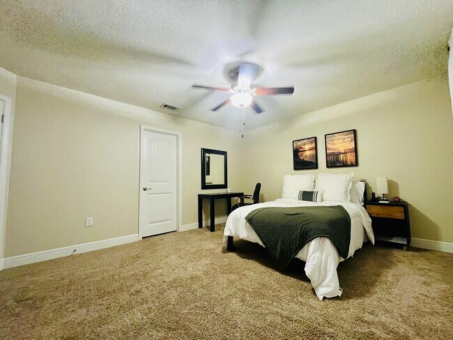 Photo - 3164 Hickory St