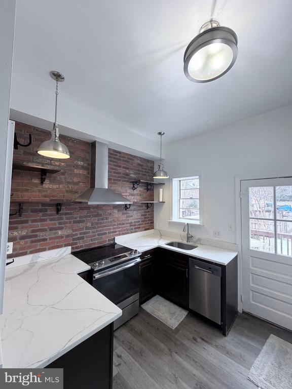 Building Photo - 1111 Duke St