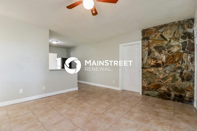 Photo - 3 Bedroom Pet-Friendly Home in St. Petersburg, FL with Main Street Renewal