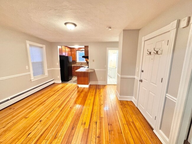 Photo - 7-9 Spring Street Unidad 7 Spring 1