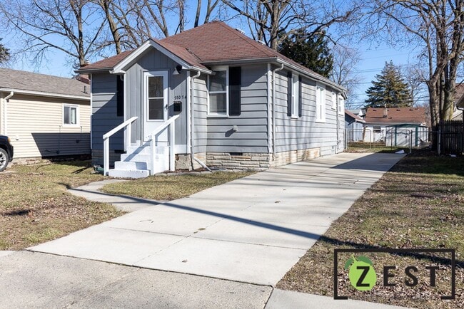 Building Photo - OPEN HOUSE 1/24! 2PM-2:30PM! Updated 3 Bed Ranch in Madison Heights Ready for Move in!