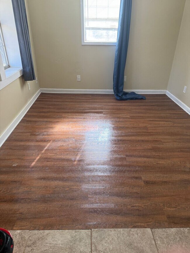 Photo - Oak Ridge 37830 - 2 bedroom, 1 bath apartment - Contact Lisa Vineyard and Shannon Russell (865) 2...