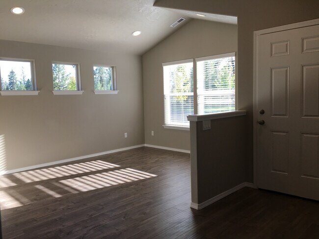 Photo - 594 N Trinity Way