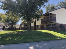 Eastern Illinois University Off Campus Housing Apartments 17th Place Apartments