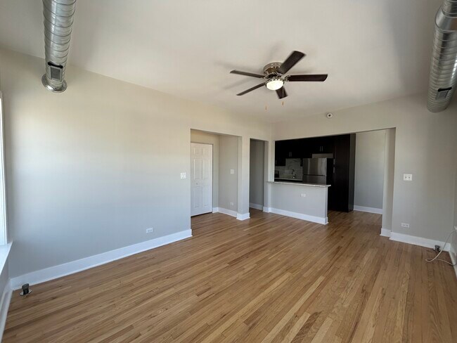 Photo - 2712 N Milwaukee Ave Unidad 313