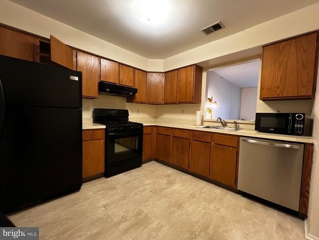 Photo - 181 Wyndham Pl
