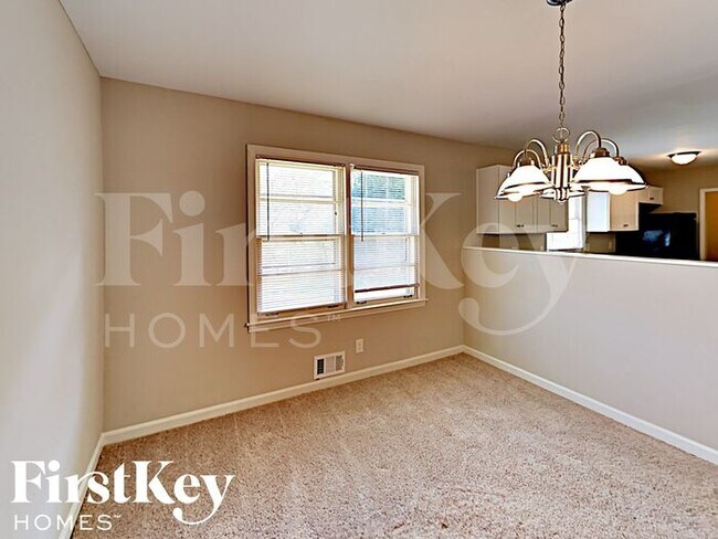 Photo - 2672 Lilac Dr