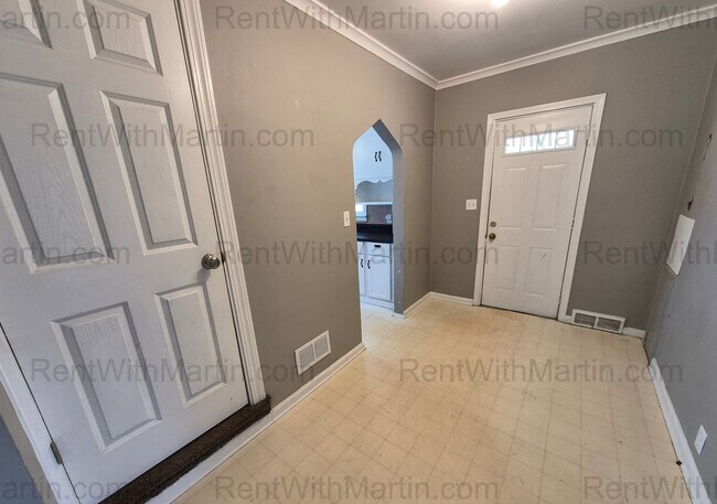 Photo - 925 Hammond Ave
