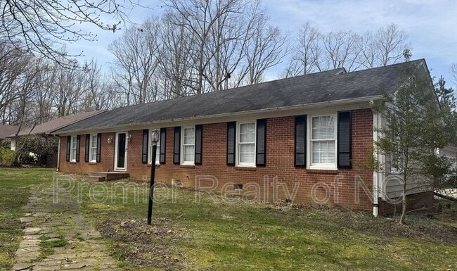 Building Photo - 201 Wandering Ln