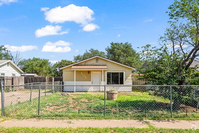 Building Photo - Cute Two Bedroom House, Minutes from TTU &...