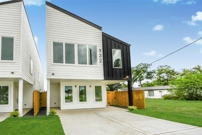 Building Photo - 932 South Ln