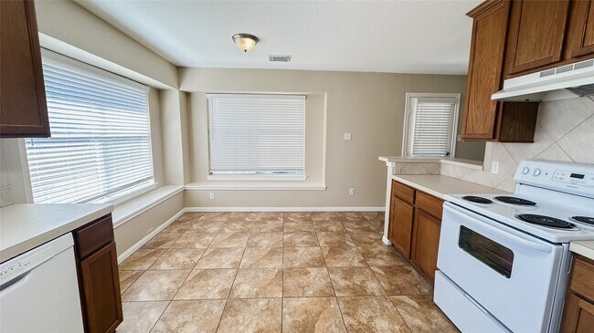 Photo - 374 Lake View Dr