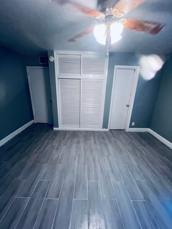 Photo - 759 Caroline Ave