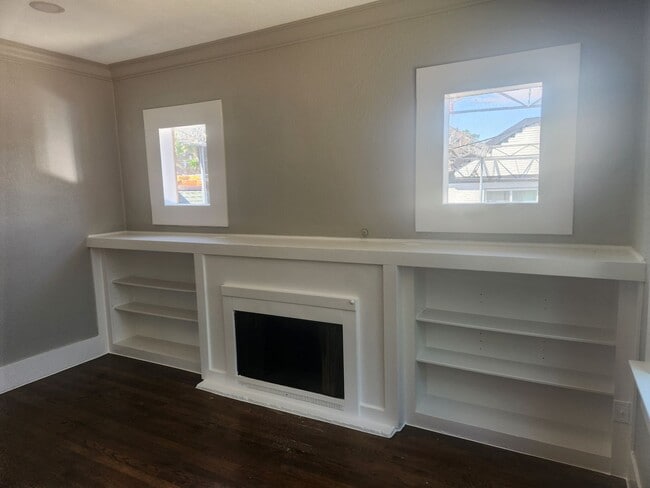 Photo - Bright & Updated 3-Bedroom Upper Unit All Utilities Included! Unit 1477- A