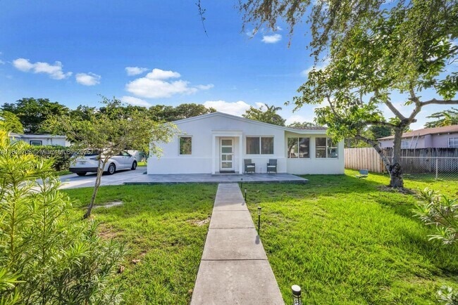 Building Photo - 6700 SW 62nd Ct Rental