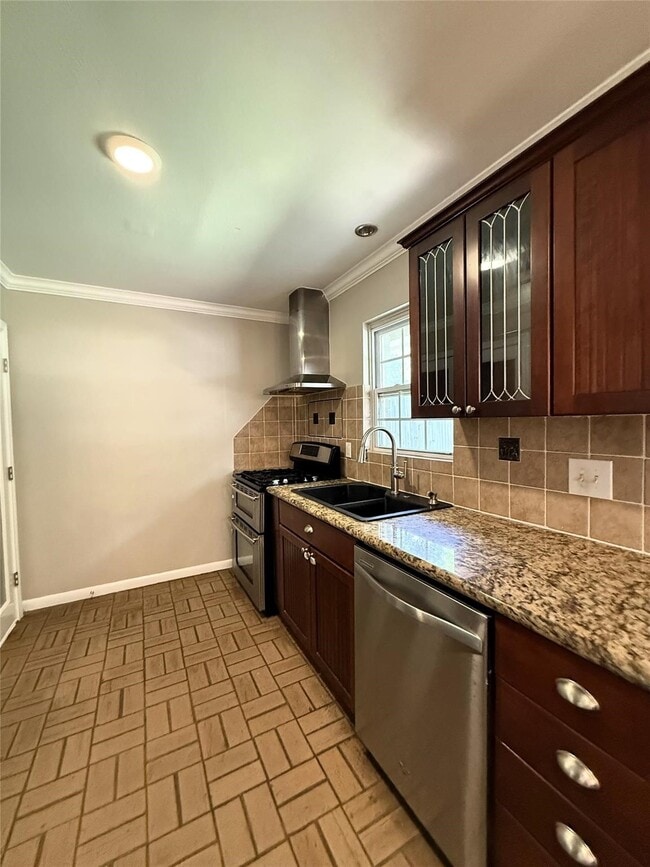 Photo - 9646 Meadowglen Ln