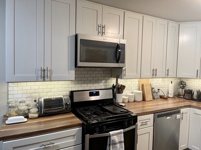 Newly remodeled kitchen - 1060 Seminary Ave Apartments Unit Lower