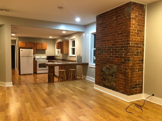 Building Photo - 59 S Gallatin Ave Unit 2 Rental