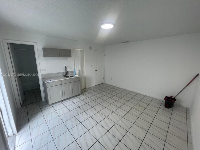 Photo - 1717 NW 16th St Unit B