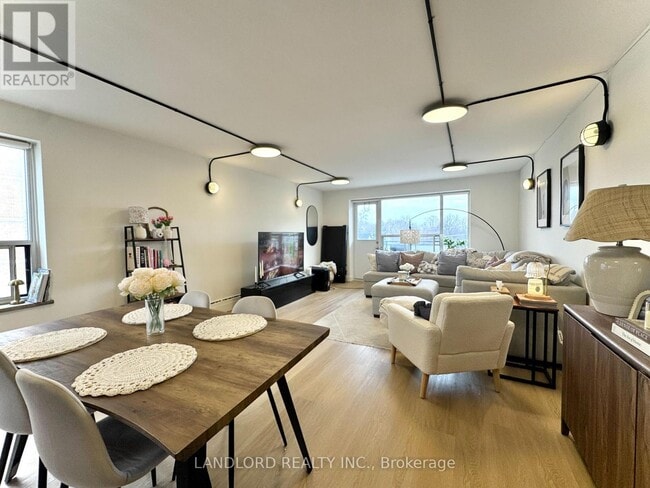 Photo - 420 Eglinton Ave E Unit 102