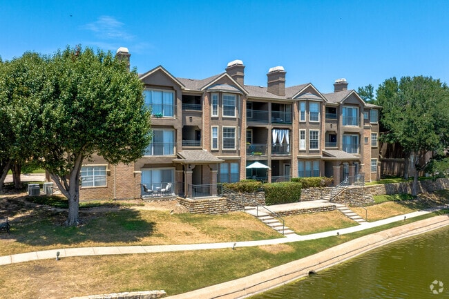 Exterior of The Reserve on Willow Lake