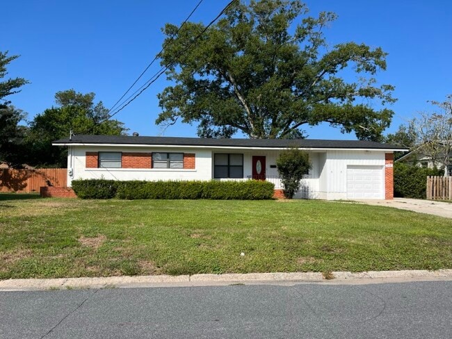 Photo - 1348 Lamanto Ave E