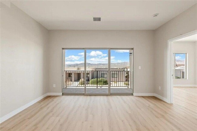 Photo - 3360 Landon Dr W