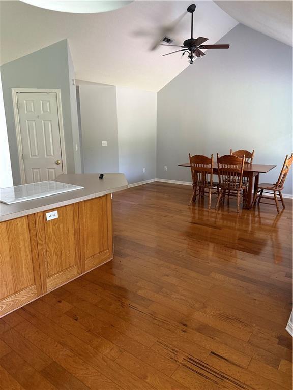 Photo - 2010 S Elm St