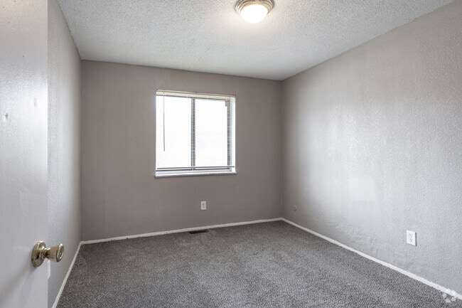 1BR, 1BA - 660SF - Bedroom