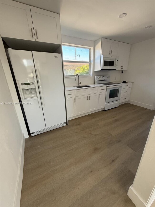 Building Photo - 800 N Federal Hwy Unit 02