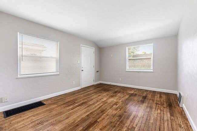 Photo - 388-390-390 S Powell Ave Unit 390 S Powell Ave