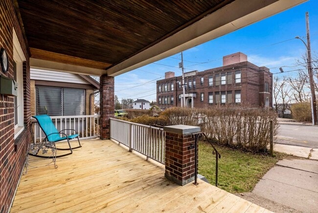 Photo - 240 Ridgewood Ave