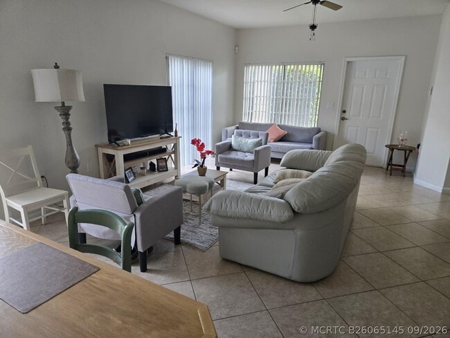 4225 E Stonecreek Cir