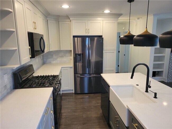 Photo - 1740 Madrona St NW