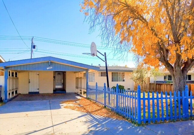 Building Photo - Refurbished 3bd Single Story House With Carport & Large Yards