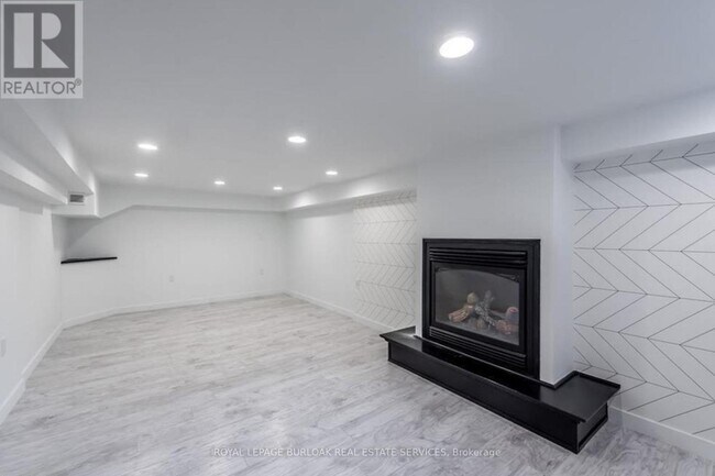 Photo - 257 E 17th St