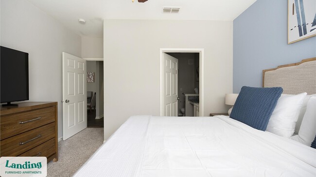 Photo - 261 Veterans Pkwy Unidad 106