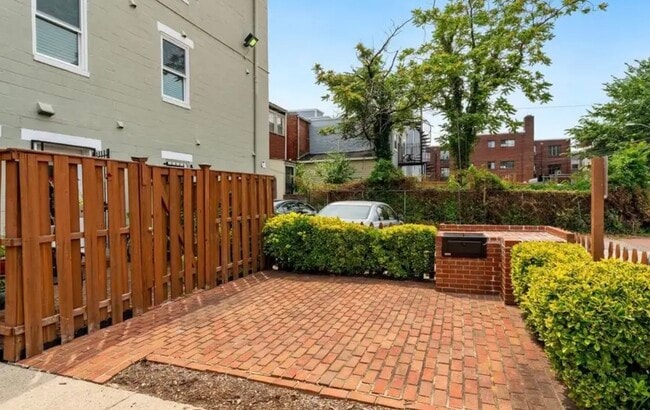 Backyard community patio with grill - 730 11th St NE Unit 403