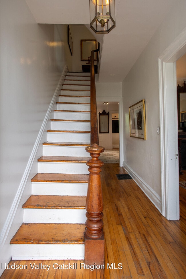 Photo - 562 State St