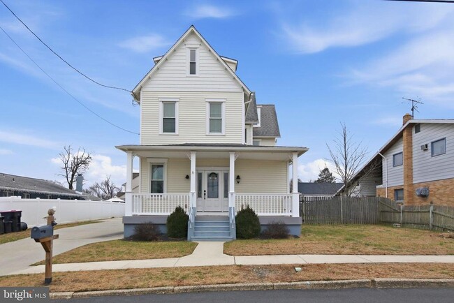 Building Photo - 810 Central Ave