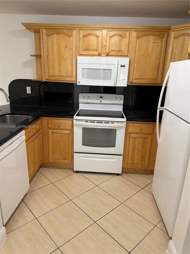 Photo - 210 SW 11th St Unit 204